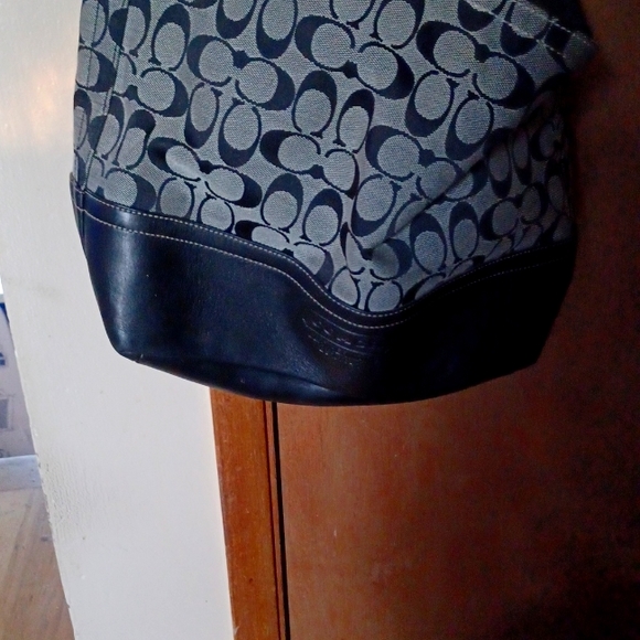 Coach signature tote - Picture 2 of 5